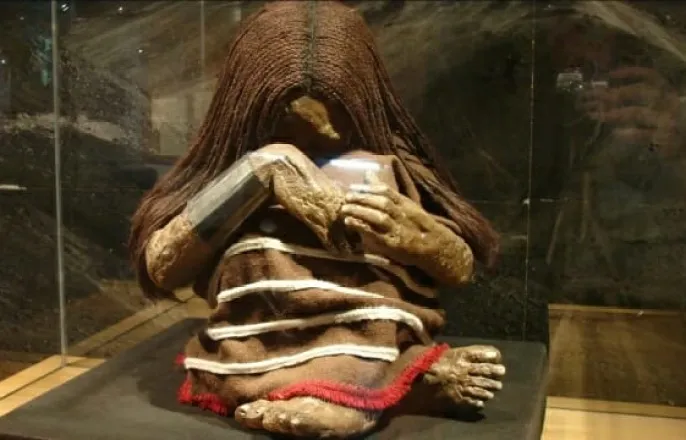 노란 수영복에 섹시한 몸매 어필하는 존예 처자