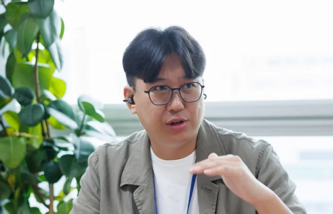 노란 수영복에 섹시한 몸매 어필하는 존예 처자