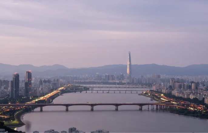 노란 수영복에 섹시한 몸매 어필하는 존예 처자