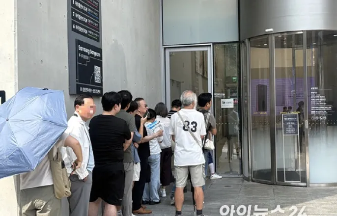 노란 수영복에 섹시한 몸매 어필하는 존예 처자