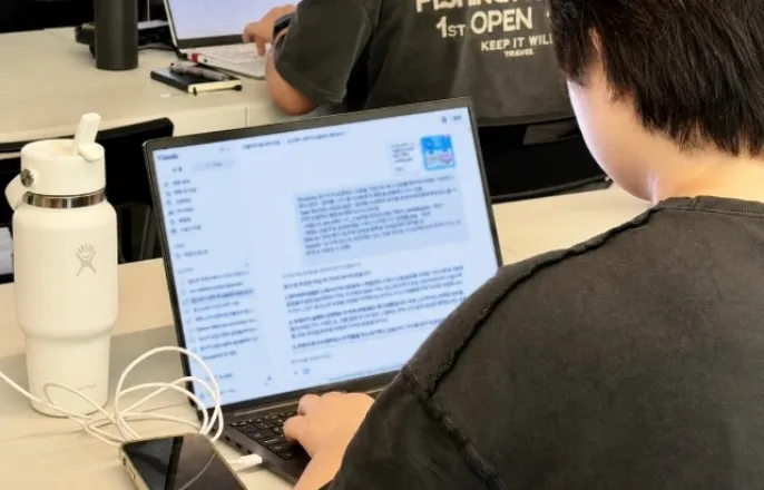 노란 수영복에 섹시한 몸매 어필하는 존예 처자