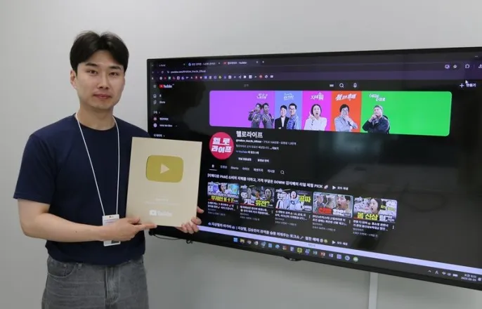 노란 수영복에 섹시한 몸매 어필하는 존예 처자