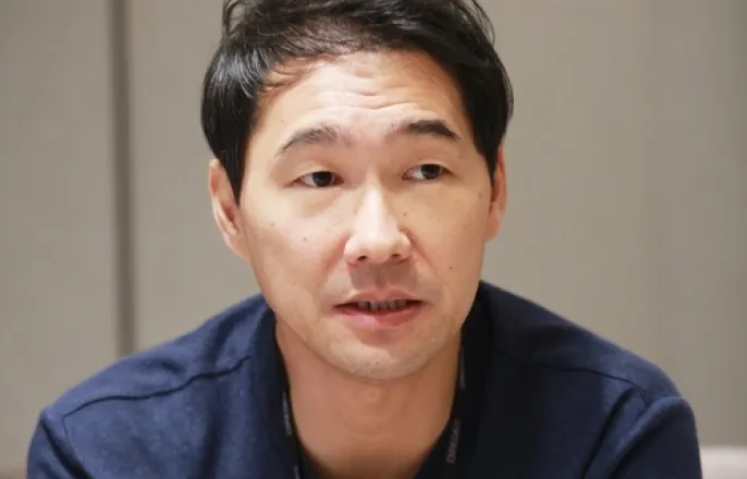 노란 수영복에 섹시한 몸매 어필하는 존예 처자