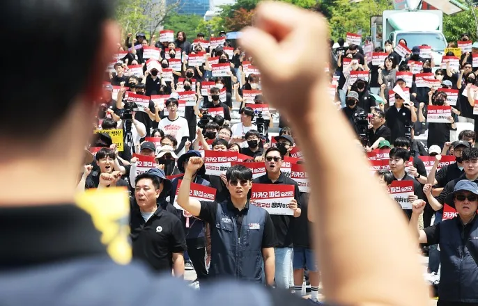 노란 수영복에 섹시한 몸매 어필하는 존예 처자