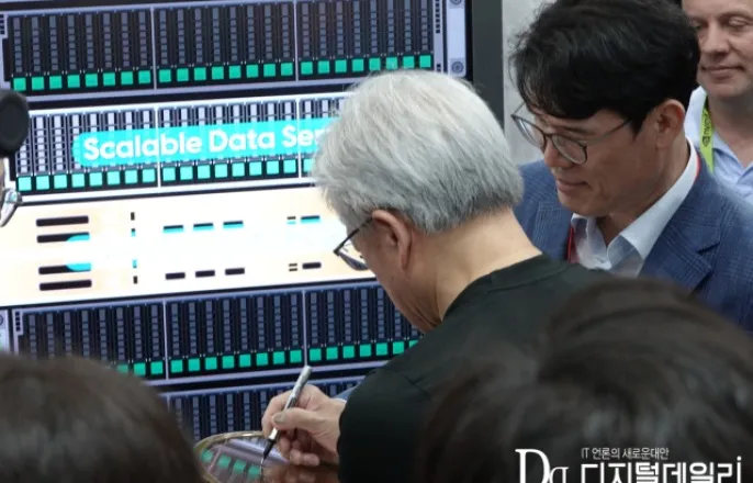 노란 수영복에 섹시한 몸매 어필하는 존예 처자