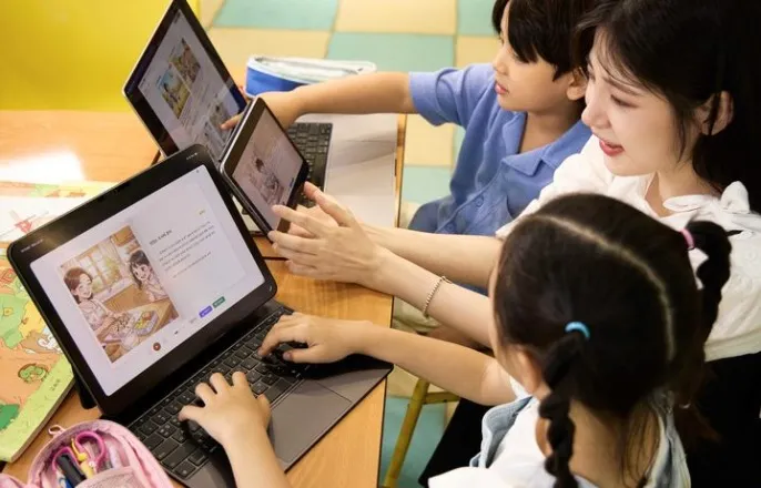 노란 수영복에 섹시한 몸매 어필하는 존예 처자