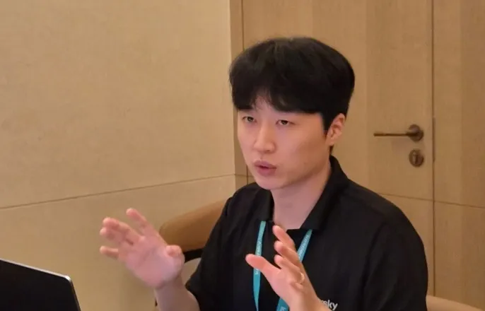 노란 수영복에 섹시한 몸매 어필하는 존예 처자