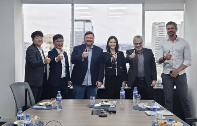 노란 수영복에 섹시한 몸매 어필하는 존예 처자