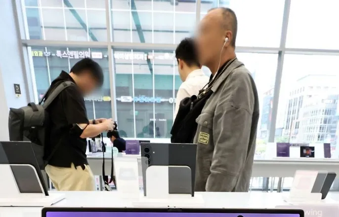 노란 수영복에 섹시한 몸매 어필하는 존예 처자