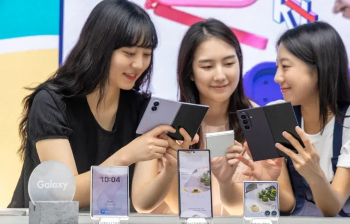 노란 수영복에 섹시한 몸매 어필하는 존예 처자