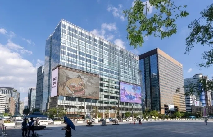 노란 수영복에 섹시한 몸매 어필하는 존예 처자