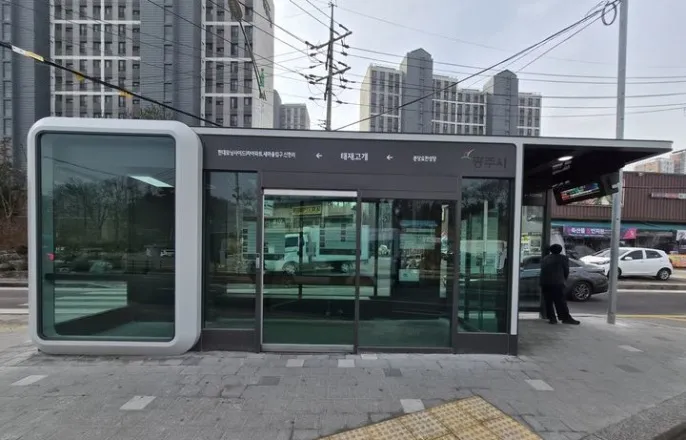 노란 수영복에 섹시한 몸매 어필하는 존예 처자