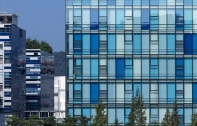 노란 수영복에 섹시한 몸매 어필하는 존예 처자