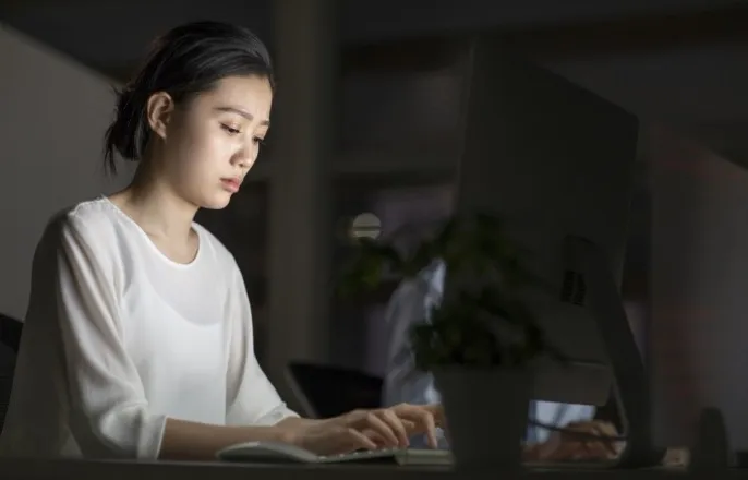 노란 수영복에 섹시한 몸매 어필하는 존예 처자