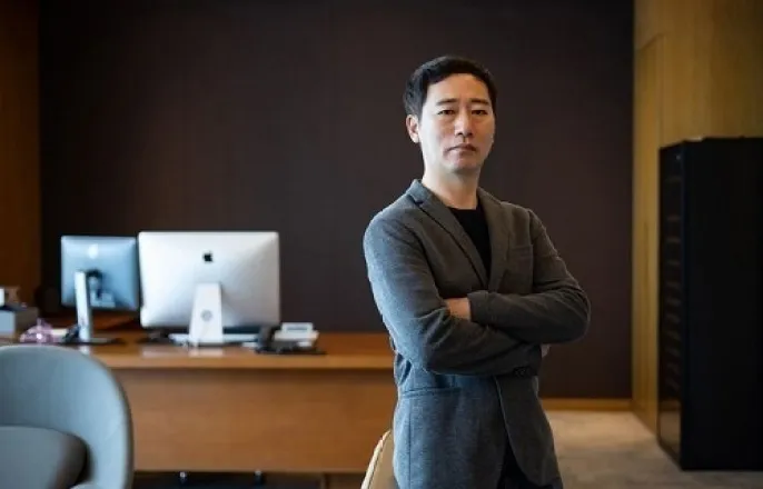 노란 수영복에 섹시한 몸매 어필하는 존예 처자