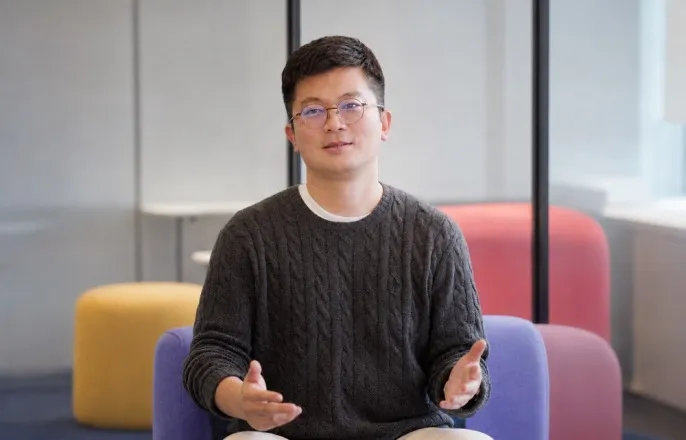 노란 수영복에 섹시한 몸매 어필하는 존예 처자