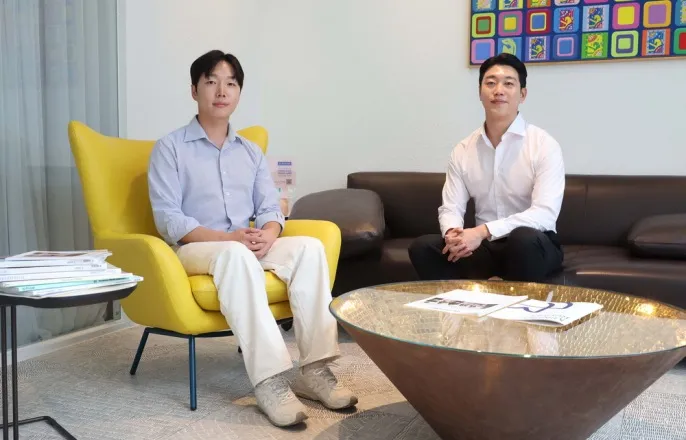 노란 수영복에 섹시한 몸매 어필하는 존예 처자