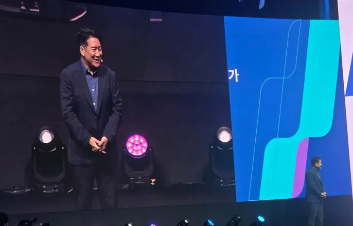 노란 수영복에 섹시한 몸매 어필하는 존예 처자