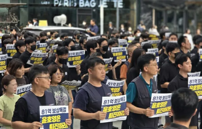 노란 수영복에 섹시한 몸매 어필하는 존예 처자