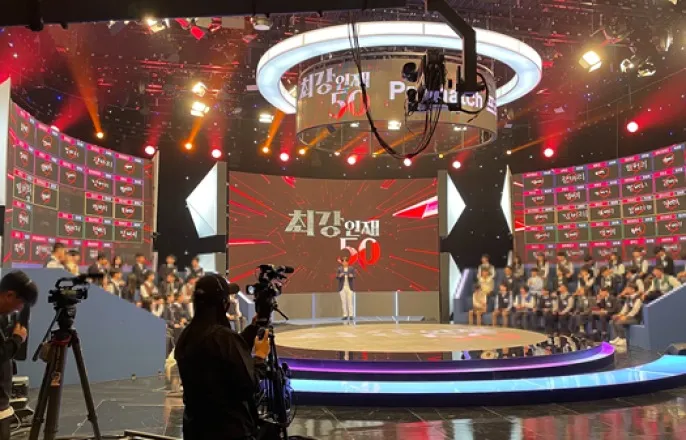 노란 수영복에 섹시한 몸매 어필하는 존예 처자