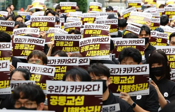 노란 수영복에 섹시한 몸매 어필하는 존예 처자
