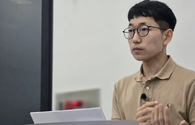 노란 수영복에 섹시한 몸매 어필하는 존예 처자