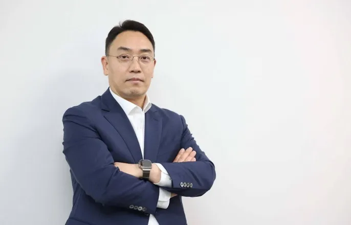 노란 수영복에 섹시한 몸매 어필하는 존예 처자