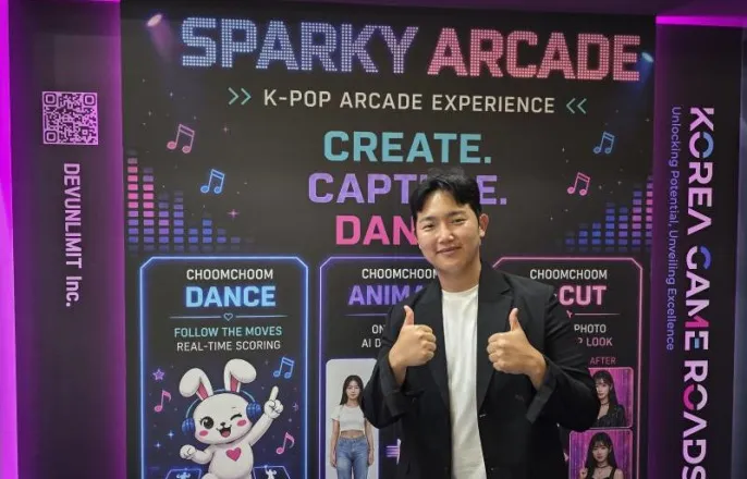 노란 수영복에 섹시한 몸매 어필하는 존예 처자