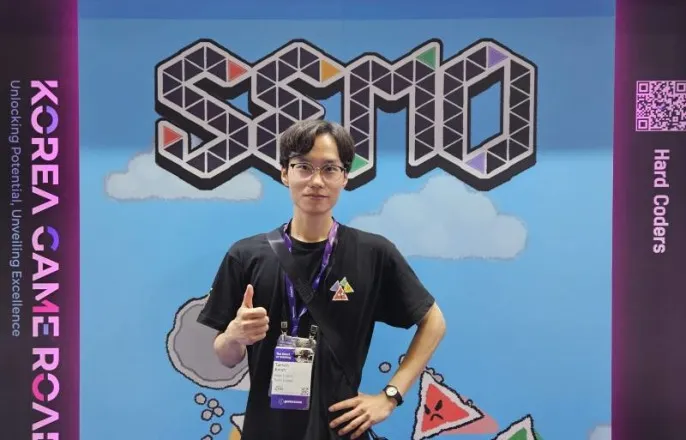 노란 수영복에 섹시한 몸매 어필하는 존예 처자
