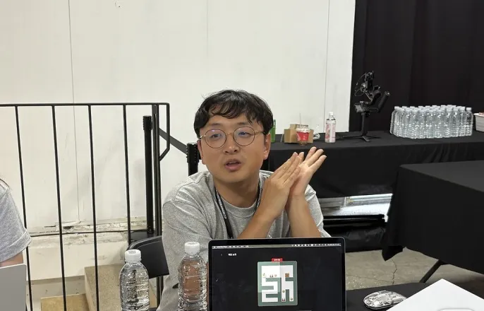노란 수영복에 섹시한 몸매 어필하는 존예 처자