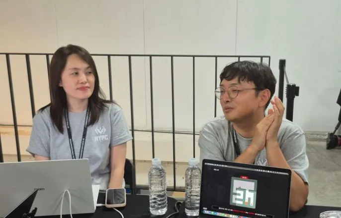 노란 수영복에 섹시한 몸매 어필하는 존예 처자