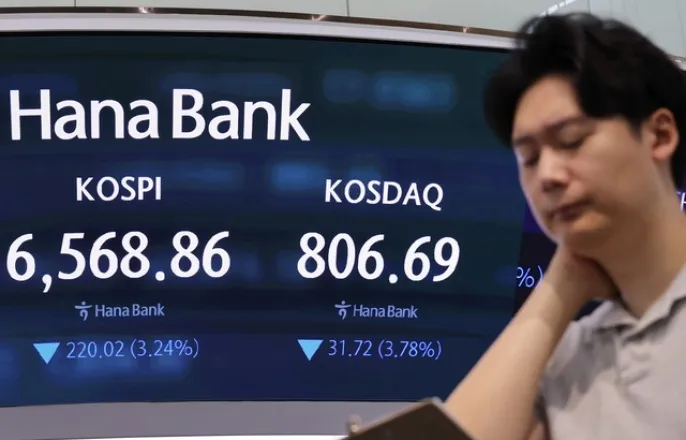 노란 수영복에 섹시한 몸매 어필하는 존예 처자
