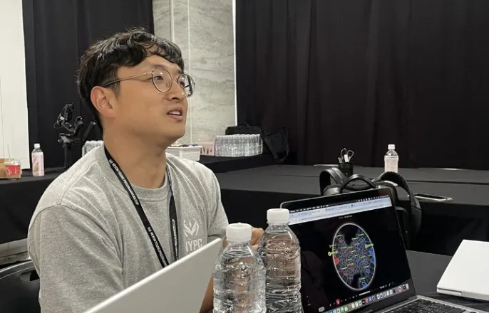 노란 수영복에 섹시한 몸매 어필하는 존예 처자