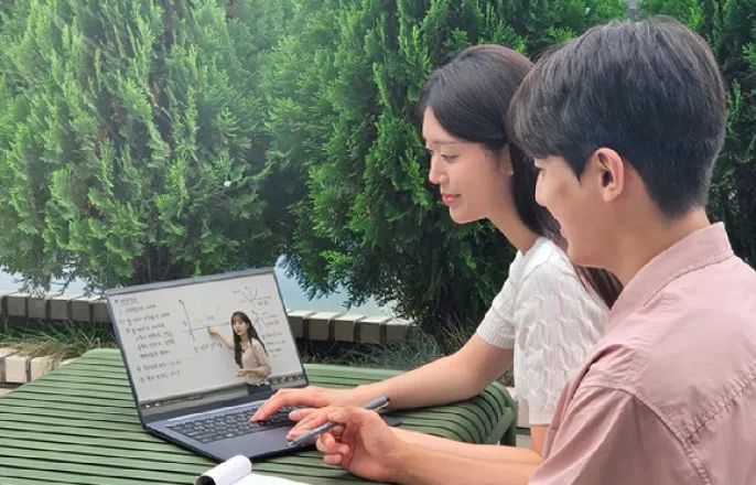 노란 수영복에 섹시한 몸매 어필하는 존예 처자
