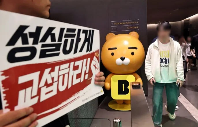 노란 수영복에 섹시한 몸매 어필하는 존예 처자