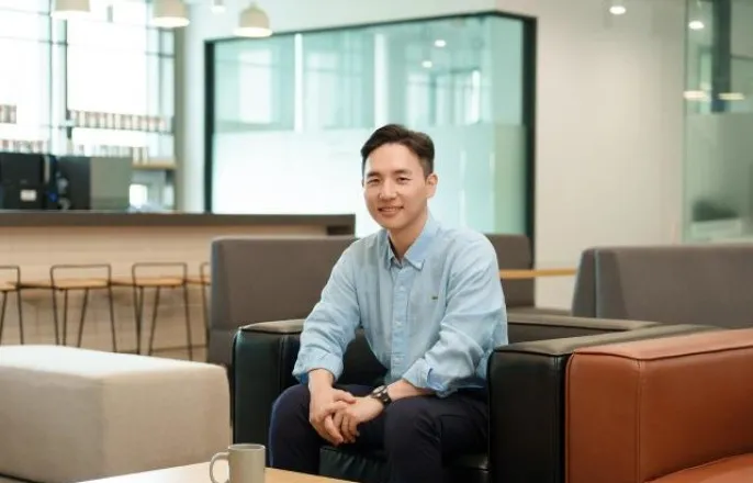 노란 수영복에 섹시한 몸매 어필하는 존예 처자