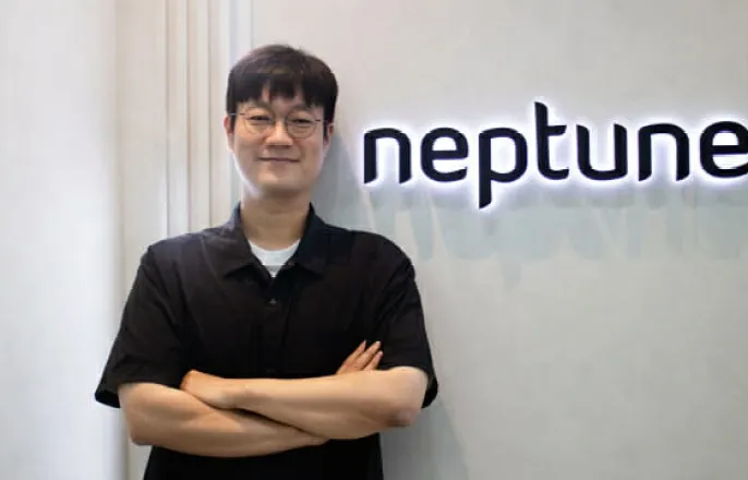 노란 수영복에 섹시한 몸매 어필하는 존예 처자