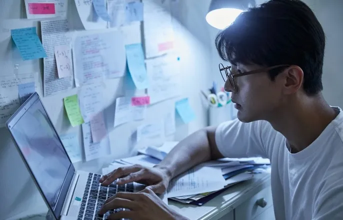 노란 수영복에 섹시한 몸매 어필하는 존예 처자