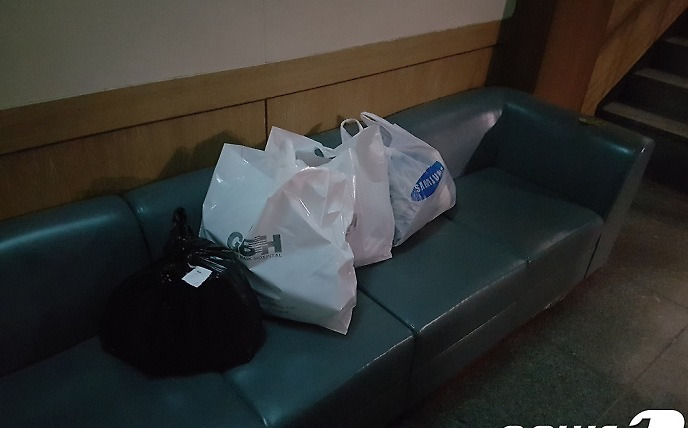 거제 크레인 사고, 유가족 '오열'..남겨진 유류품