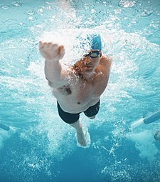 수영으로 건강하게<br>몸만들기로 약속해