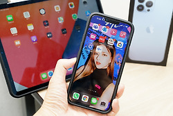 아이폰13 보호필름 강화유리 추천, 아이폰13 프로 액정 파손 비용은?