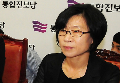 의원총회 참석한 김제남 의원
