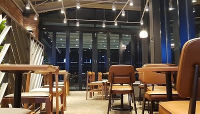 ▲‘이디야 커피’세종시 부강점 2층 내부 모습 ⓒ프레시안(=김수미 기자)