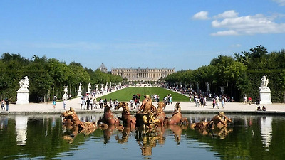 유럽 최고의 궁전 프랑스 베르사유 궁전은 루이 14세의 질투심 때문에 만들어졌다.