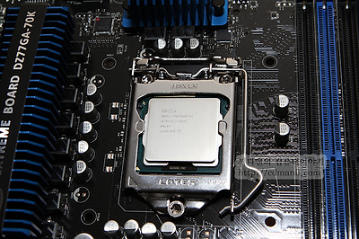 i7-3770K i7-2600K 비교, 비교, 벤치마크, 아이비브릿지, 샌디브릿지, 센디브릿지, Ivy Bridge, Sandy Bridge, i7-3770K, 오버클러킹, ES, CPU-Z, 공냉, 5.4Ghz, 7Ghz, ASUS SABERTOOTH Z77, A/S, 오버, QC45 ES, 3.5Ghz, i7-2600K, 소음, 전압, 효율, 전력측정, i7-3770K ES, HD4000, HD 4000, HD3000, HD 3000, 4Core 8-Way Multitask Processing, DZ77GA-70K, 인텔, 메인보드, 아수스, CPU, i7-3770K i7-2600K 비교를 해 보았습니다. ES버전을 미리 받아서 써보고 몇가지를 테스트 해 보았습니다. 사실 i7-2700K와 비교를 해야하는데 약간 클럭은 낮지만 i7-3770K 와 i7-2600K 를 비교한것을 감안하고 봐주세요. 엔지니어링 샘플에서는 TDP가 77W로 공개가 되었지만 현재 정식패키지에는 TDP 95W로 변경이 되었습니다. TDP는 물론 열설계전력일 뿐이고 실제로는 메인보드도 발전하고 공정도 더 정밀해졌기 때문에 전력소모량이 크게 줄었습니다.