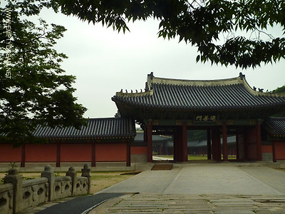 창덕궁 안쪽 입구 역할을 하는 금천교와 진선문
