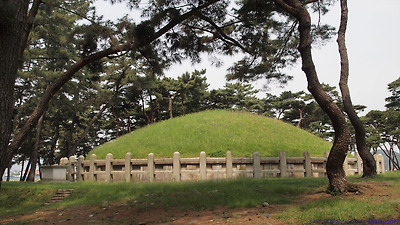 신라 헌덕왕릉(사적 29호), 경주 북천(알천) 북쪽에 자리잡고 있는 왕릉