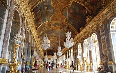 유럽 최고의 궁전 프랑스 베르사유 궁전은 루이 14세의 질투심 때문에 만들어졌다.