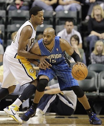 Orlando Magic's Vince Carter, Right, Is