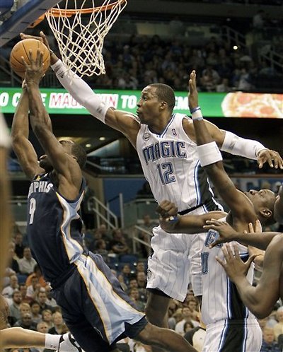Memphis Grizzlies Shooting Guard Tony Allen, Left, Goes Up As Orlando Magic Center Dwight Howard (12) Tries To Block